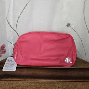 Lululemon Everywhere Belt Bag 1L LIPGLOSS [NEW]